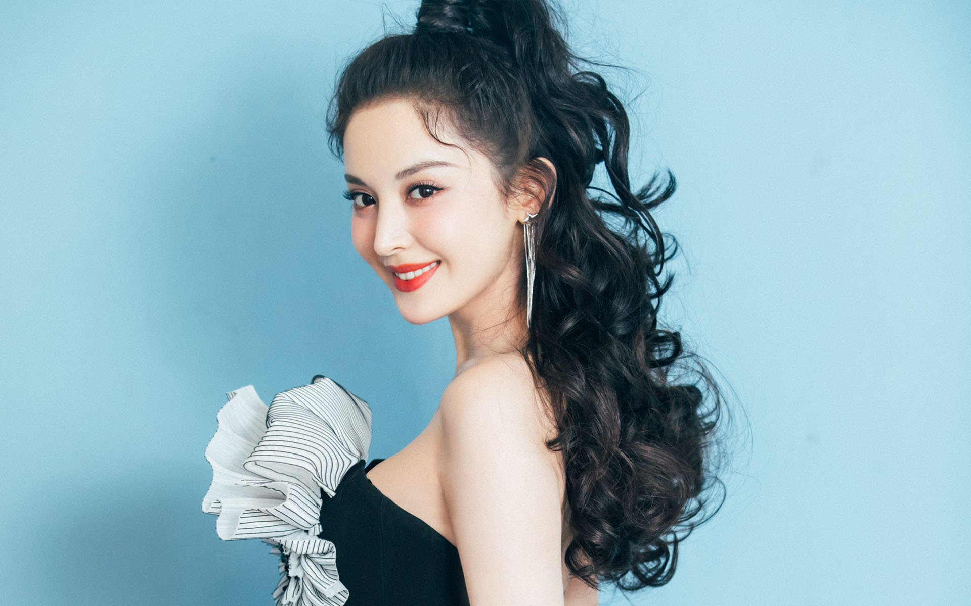 王嘉男签约新东家跳远大奖赛，跳远运动员王嘉男身高